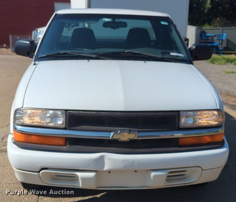 image for item NG9970 2000 Chevrolet  S10 Ext. Cab pickup truck