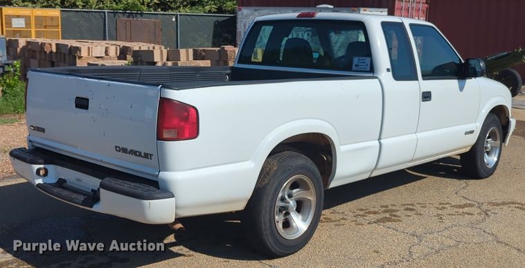 image for item NG9970 2000 Chevrolet  S10 Ext. Cab pickup truck