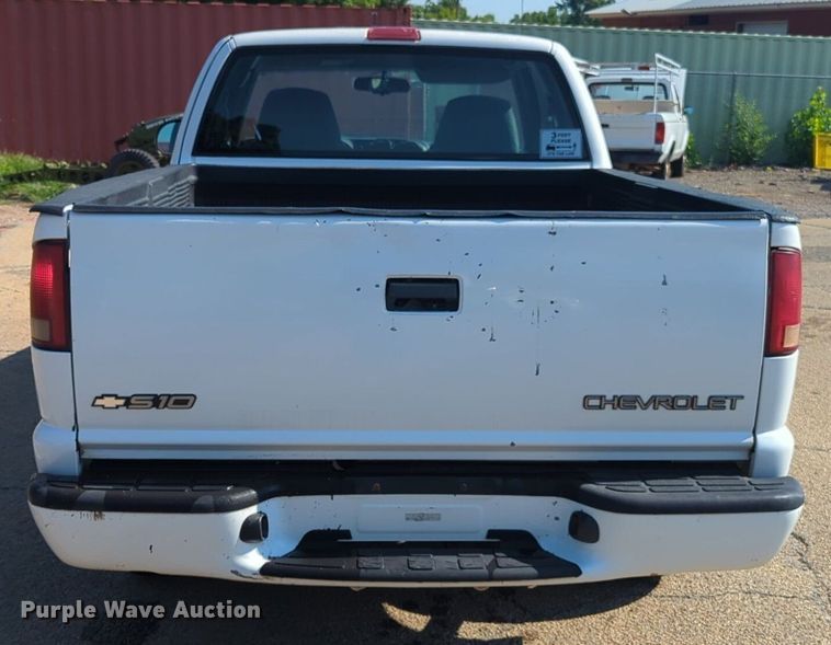 image for item NG9970 2000 Chevrolet  S10 Ext. Cab pickup truck