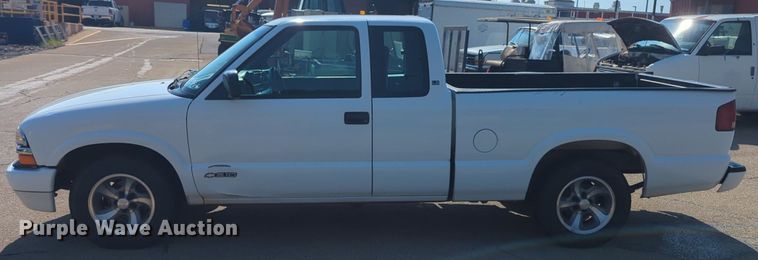 image for item NG9970 2000 Chevrolet  S10 Ext. Cab pickup truck