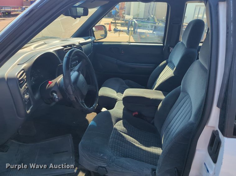 image for item NG9970 2000 Chevrolet  S10 Ext. Cab pickup truck