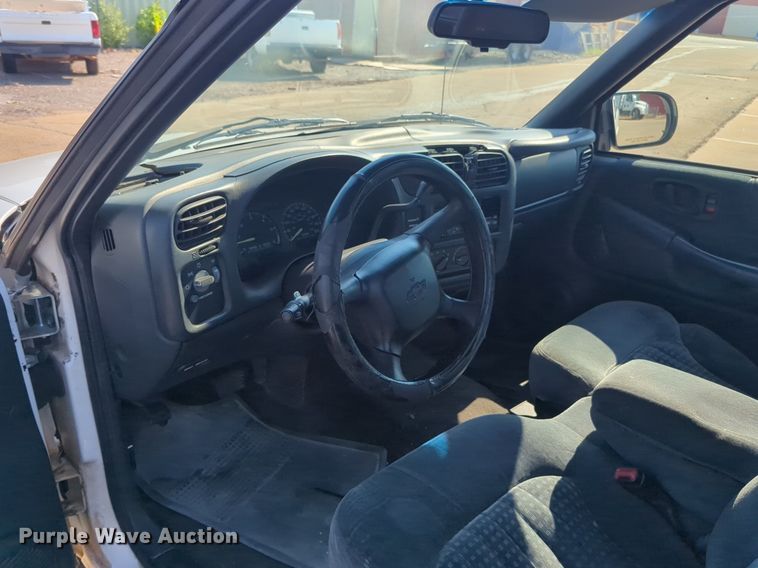 image for item NG9970 2000 Chevrolet  S10 Ext. Cab pickup truck