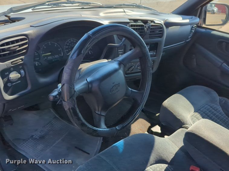 image for item NG9970 2000 Chevrolet  S10 Ext. Cab pickup truck