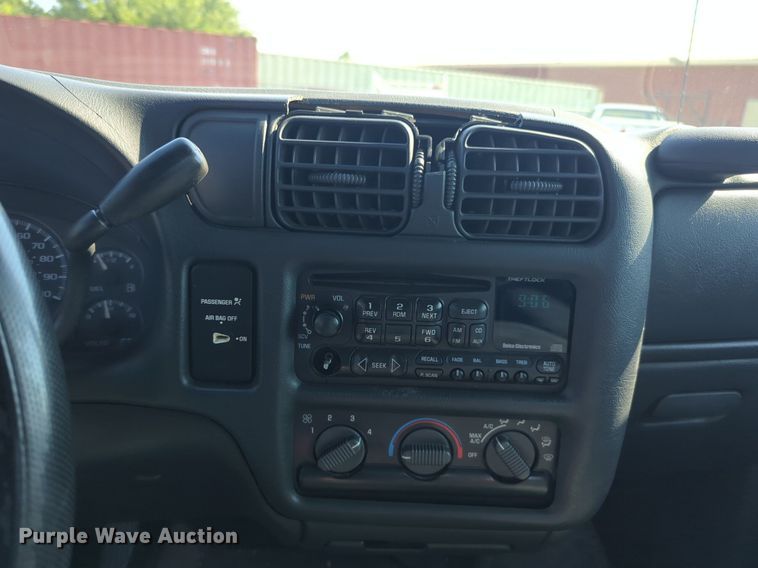 image for item NG9970 2000 Chevrolet  S10 Ext. Cab pickup truck