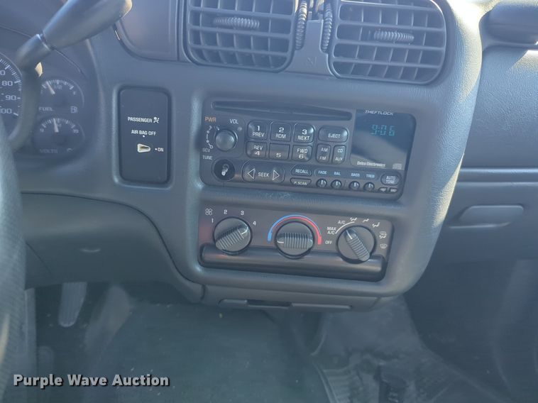 image for item NG9970 2000 Chevrolet  S10 Ext. Cab pickup truck