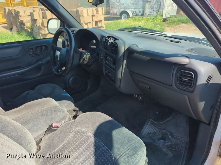 image for item NG9970 2000 Chevrolet  S10 Ext. Cab pickup truck