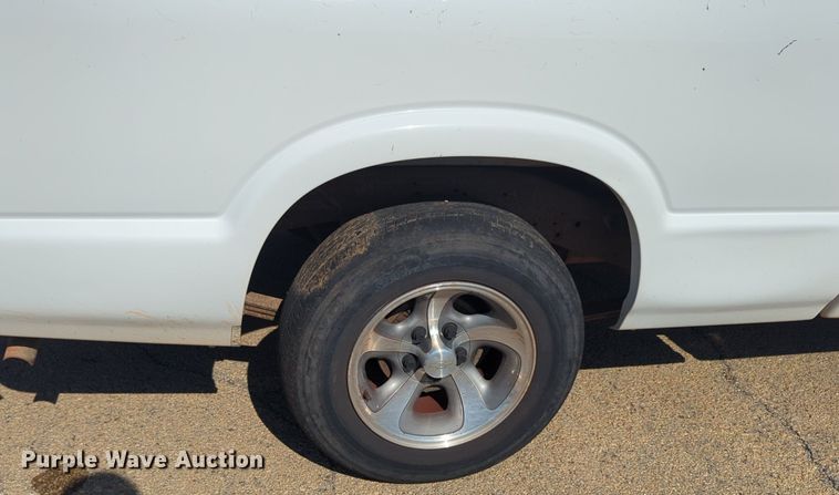 image for item NG9970 2000 Chevrolet  S10 Ext. Cab pickup truck