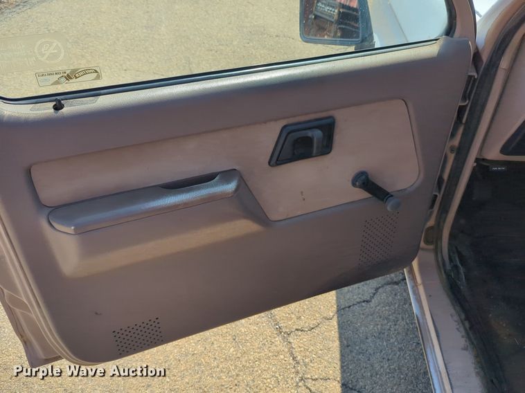 image for item NG9987 1992 Ford Ranger pickup truck