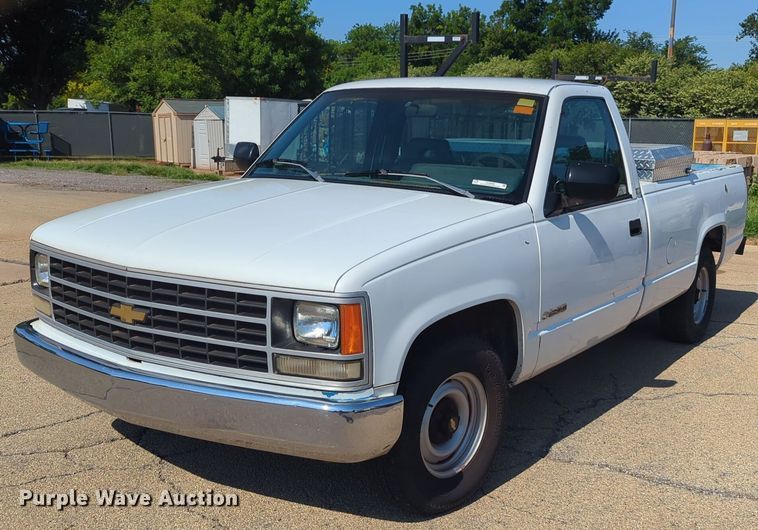 image for item NG9988 1993 Chevrolet  C1500 pickup truck