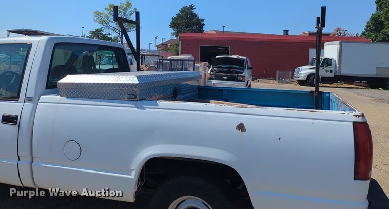 image for item NG9988 1993 Chevrolet  C1500 pickup truck