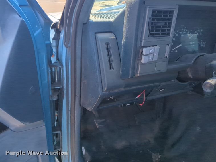 image for item NG9988 1993 Chevrolet  C1500 pickup truck