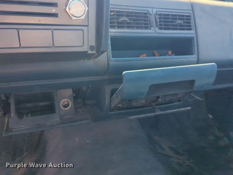 image for item NG9988 1993 Chevrolet  C1500 pickup truck