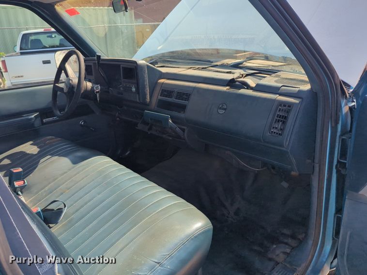 image for item NG9988 1993 Chevrolet  C1500 pickup truck