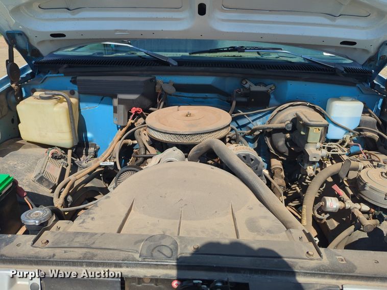 image for item NG9988 1993 Chevrolet  C1500 pickup truck