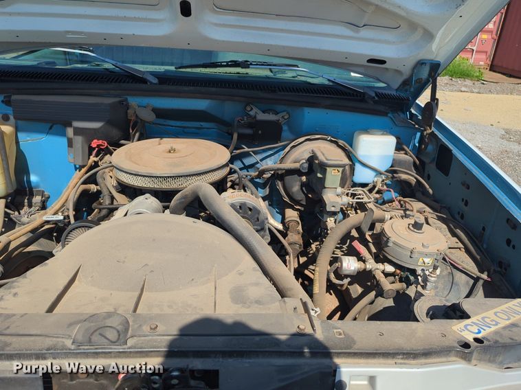 image for item NG9988 1993 Chevrolet  C1500 pickup truck