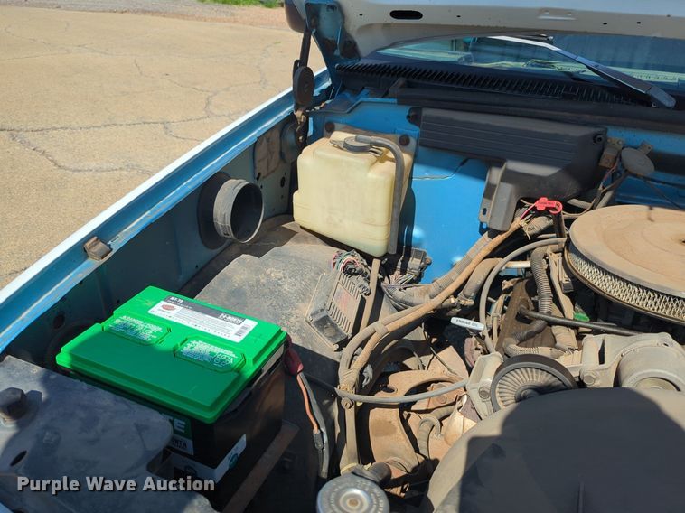 image for item NG9988 1993 Chevrolet  C1500 pickup truck