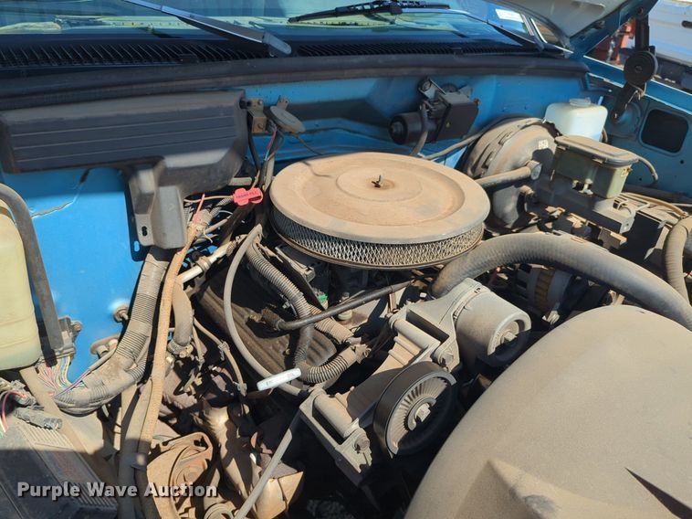 image for item NG9988 1993 Chevrolet  C1500 pickup truck