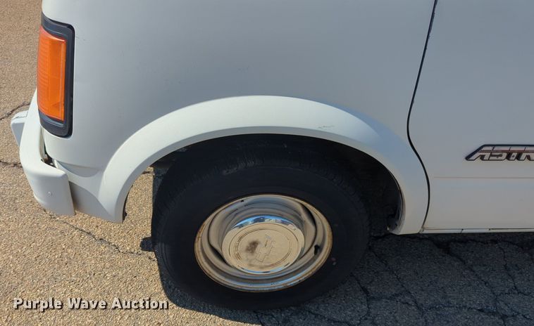 image for item NG9989 1994 Chevrolet  Astro van