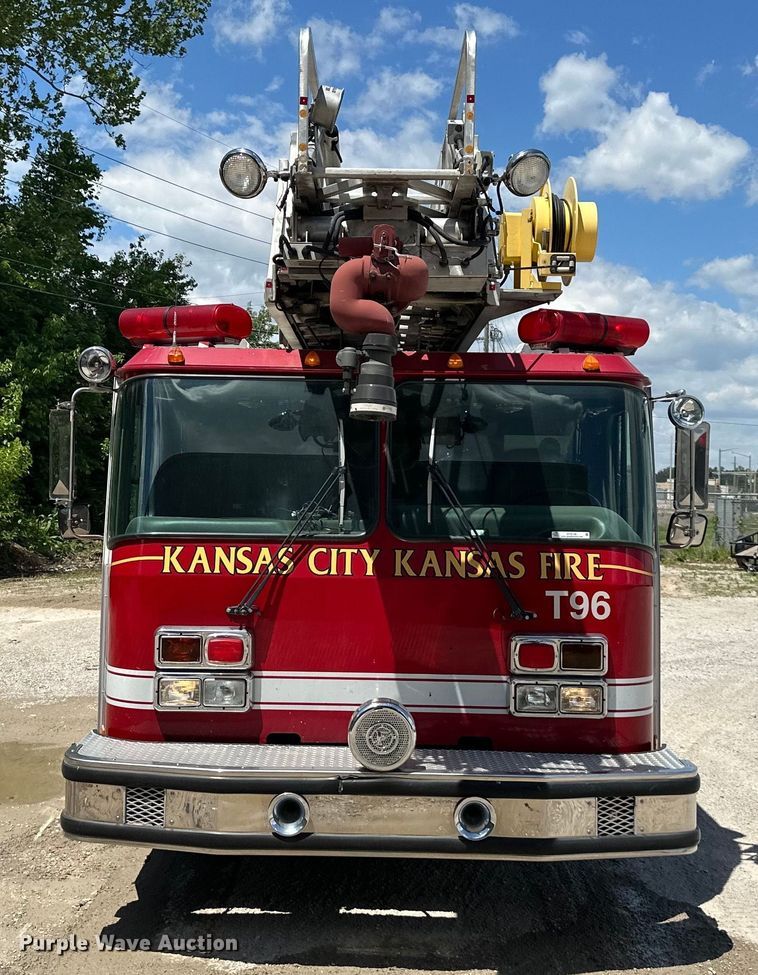 image for item NT9136 2000 E One ladder fire truck