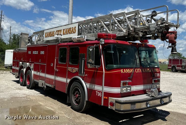image for item NT9136 2000 E One ladder fire truck