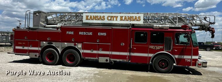 image for item NT9136 2000 E One ladder fire truck