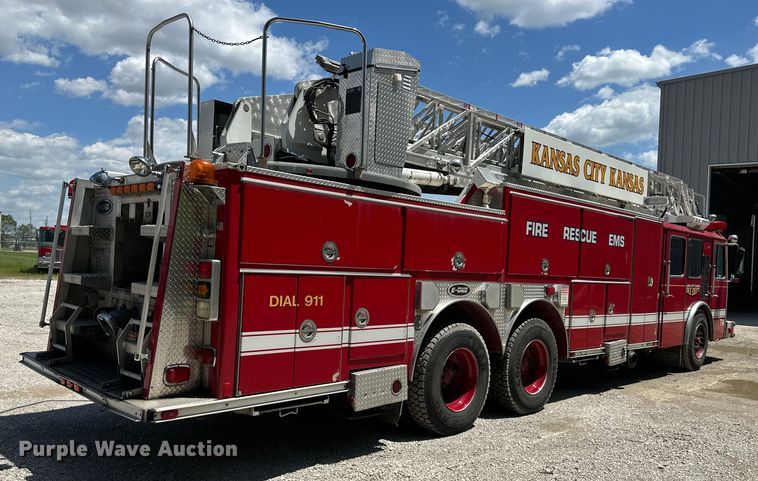 image for item NT9136 2000 E One ladder fire truck
