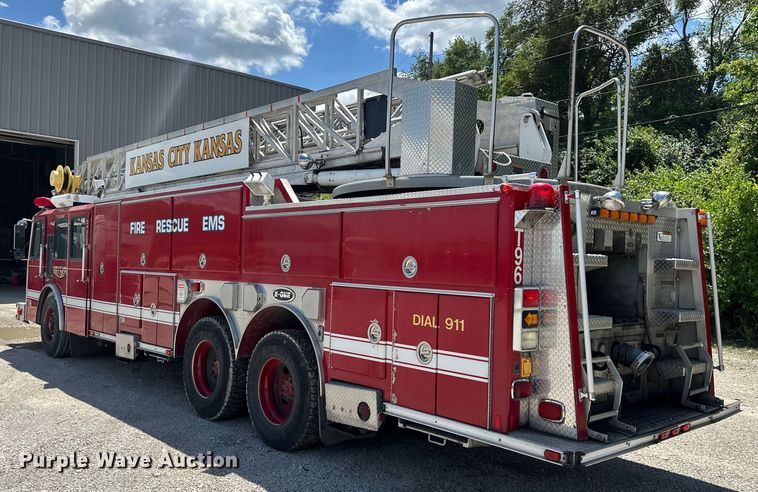 image for item NT9136 2000 E One ladder fire truck