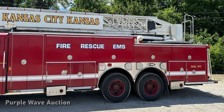 image for item NT9136 2000 E One ladder fire truck