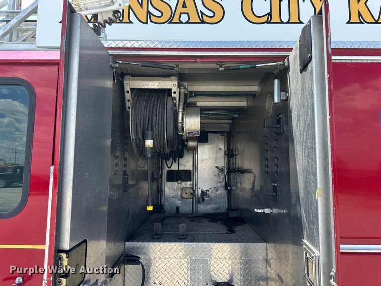 image for item NT9136 2000 E One ladder fire truck