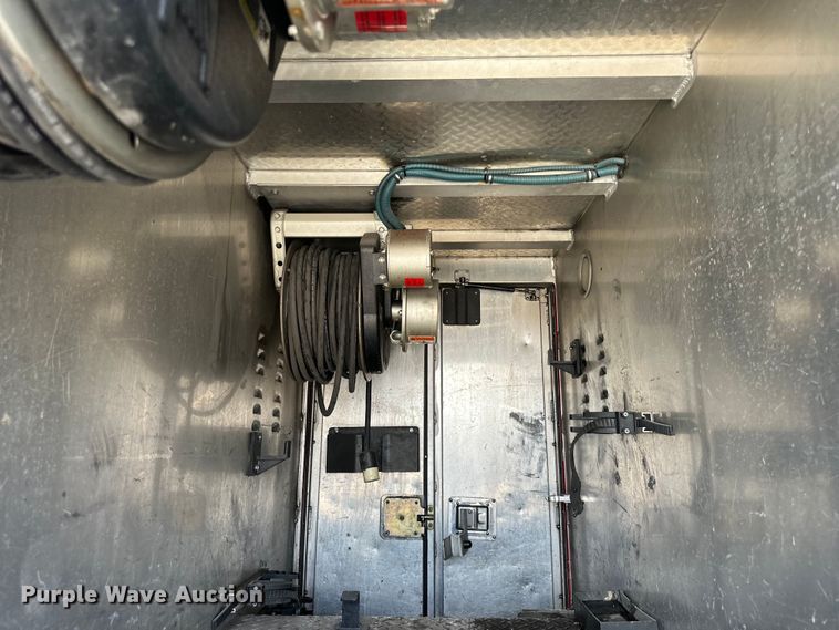 image for item NT9136 2000 E One ladder fire truck