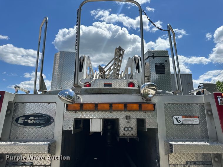 image for item NT9136 2000 E One ladder fire truck