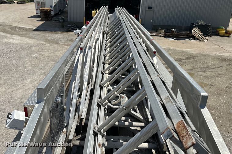 image for item NT9136 2000 E One ladder fire truck