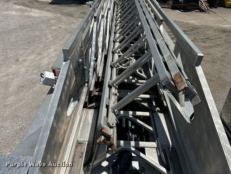 image for item NT9136 2000 E One ladder fire truck