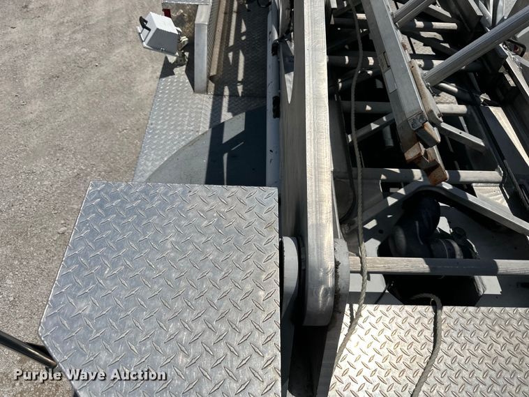 image for item NT9136 2000 E One ladder fire truck