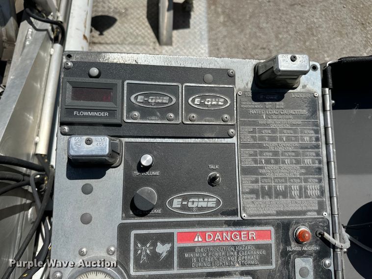 image for item NT9136 2000 E One ladder fire truck