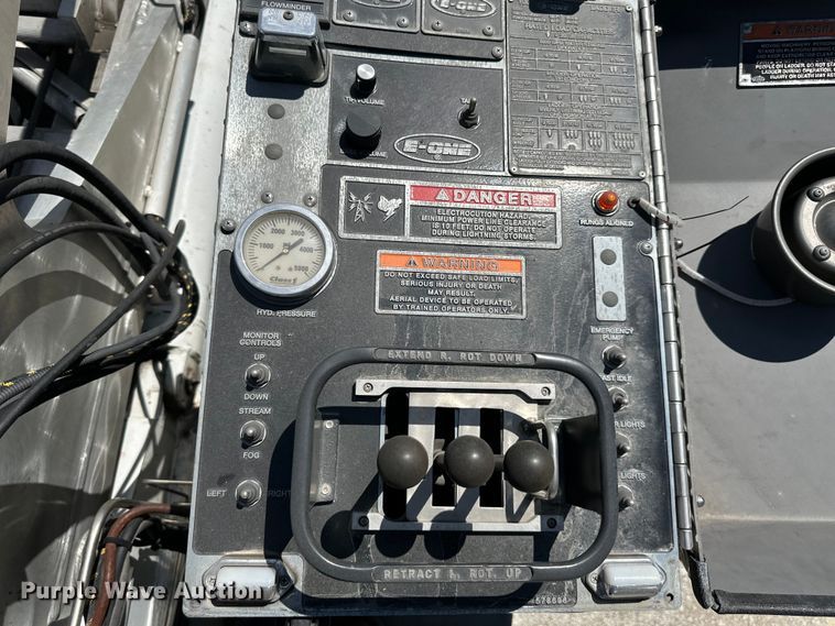 image for item NT9136 2000 E One ladder fire truck