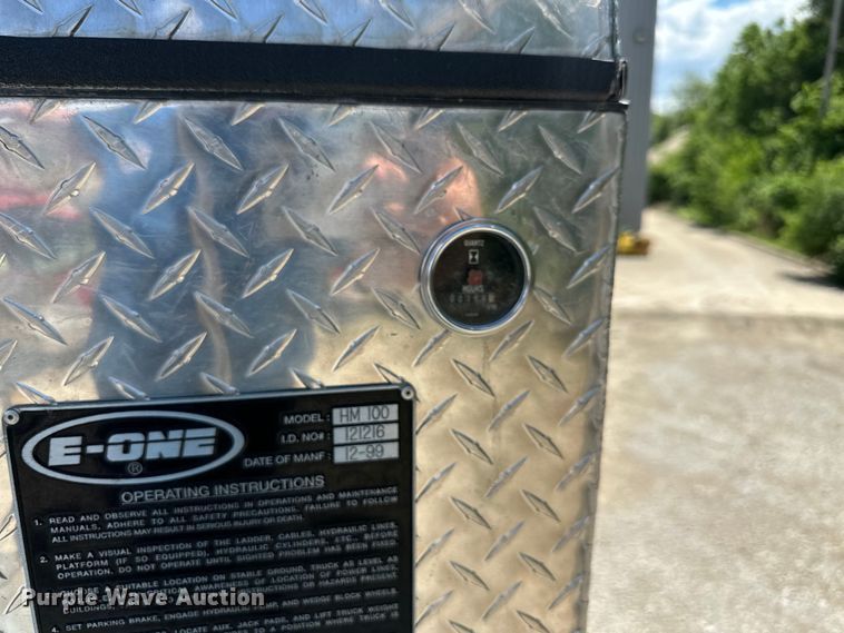 image for item NT9136 2000 E One ladder fire truck