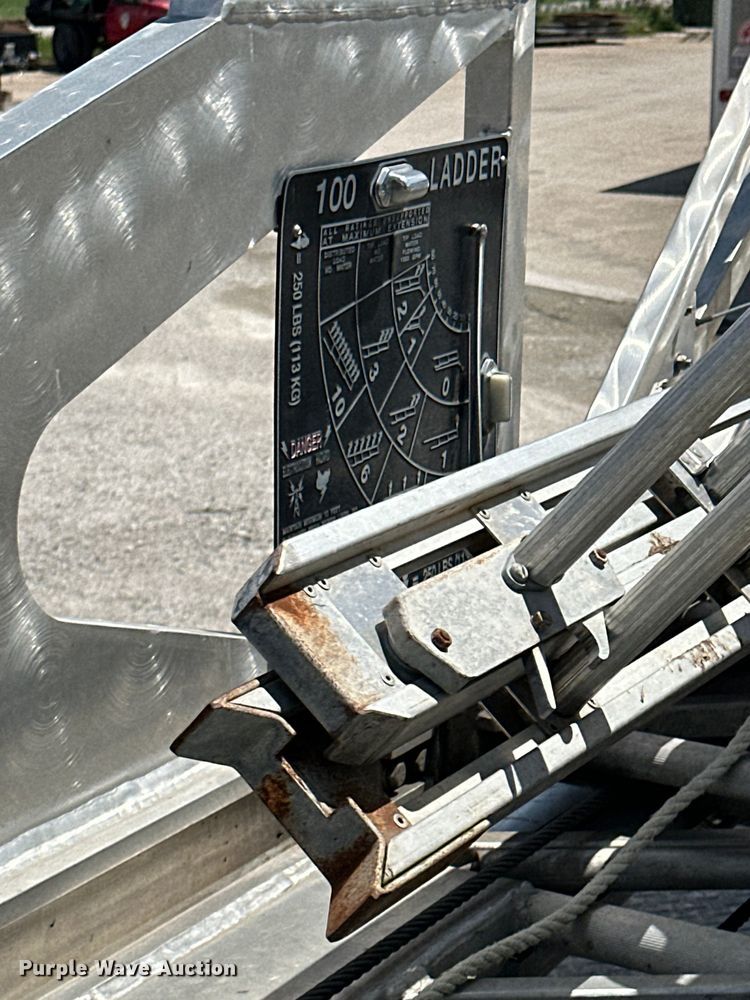 image for item NT9136 2000 E One ladder fire truck