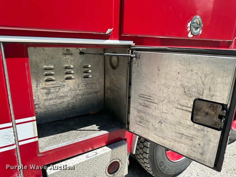 image for item NT9136 2000 E One ladder fire truck