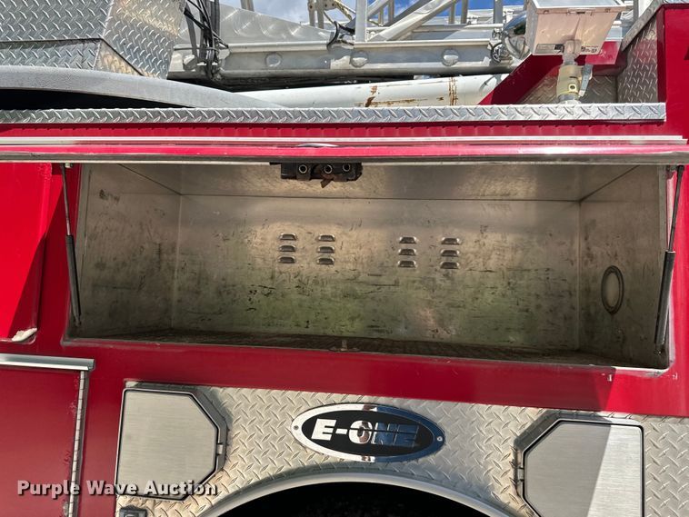 image for item NT9136 2000 E One ladder fire truck