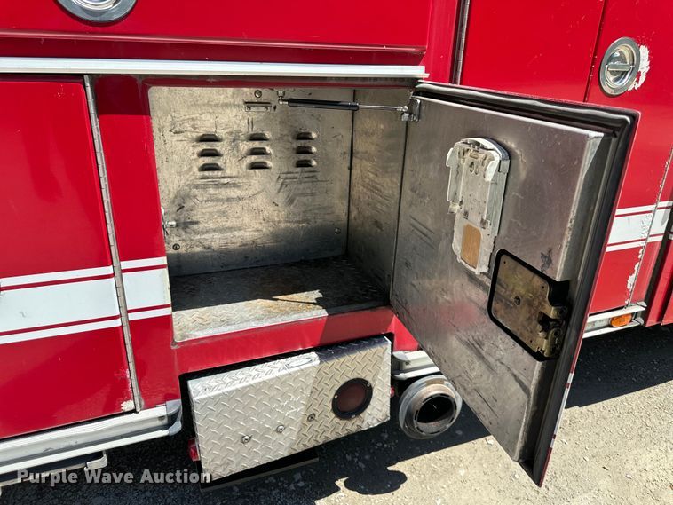 image for item NT9136 2000 E One ladder fire truck