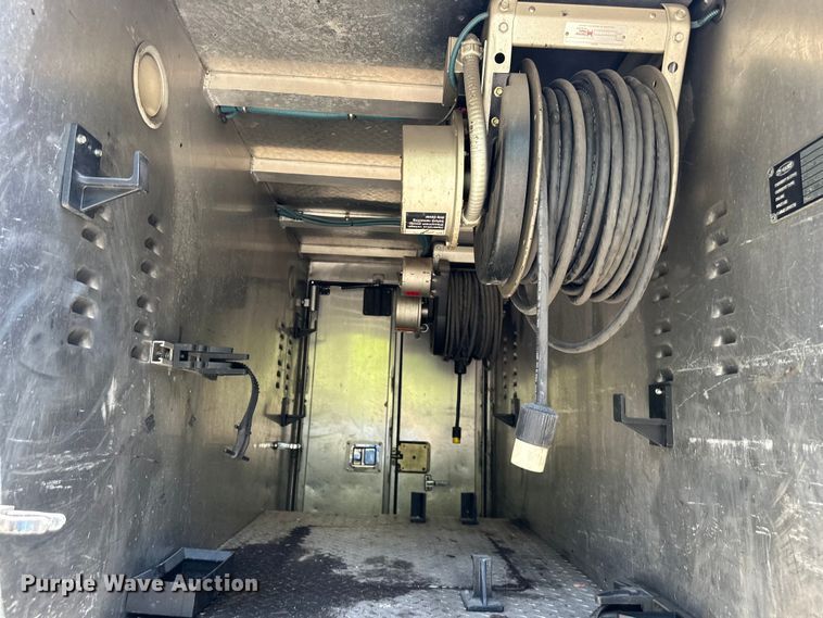 image for item NT9136 2000 E One ladder fire truck