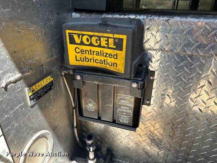 image for item NT9136 2000 E One ladder fire truck