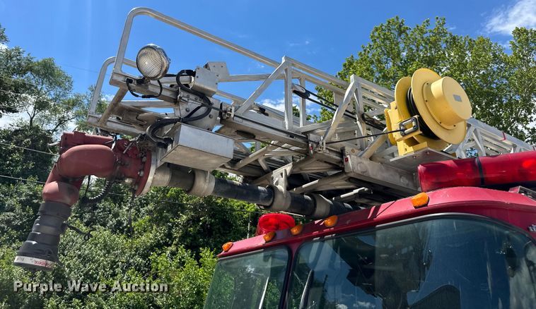 image for item NT9136 2000 E One ladder fire truck