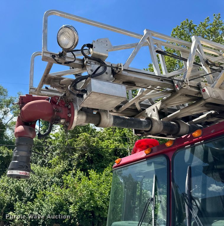 image for item NT9136 2000 E One ladder fire truck