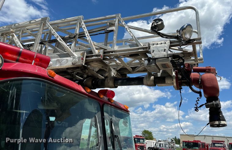 image for item NT9136 2000 E One ladder fire truck