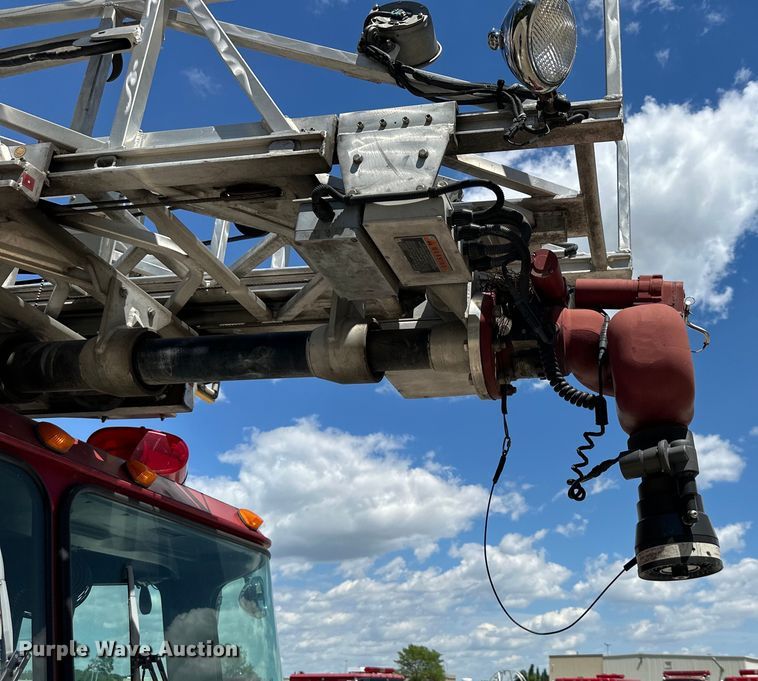 image for item NT9136 2000 E One ladder fire truck