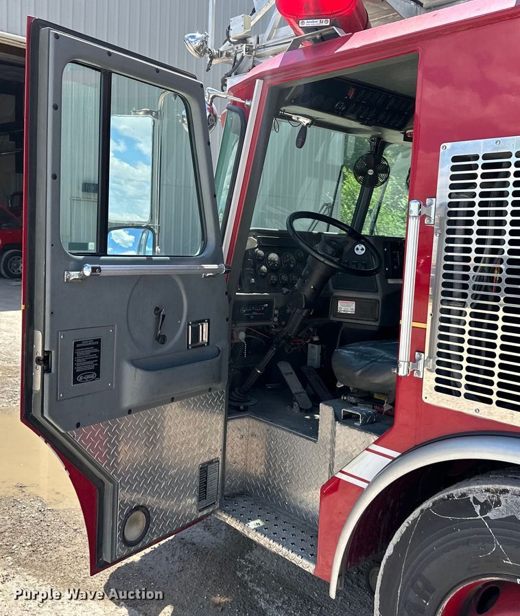 image for item NT9136 2000 E One ladder fire truck