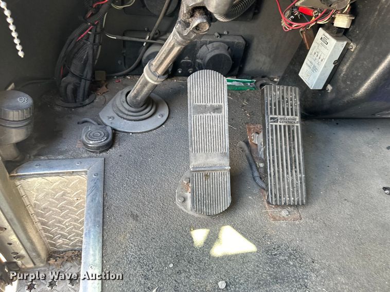 image for item NT9136 2000 E One ladder fire truck