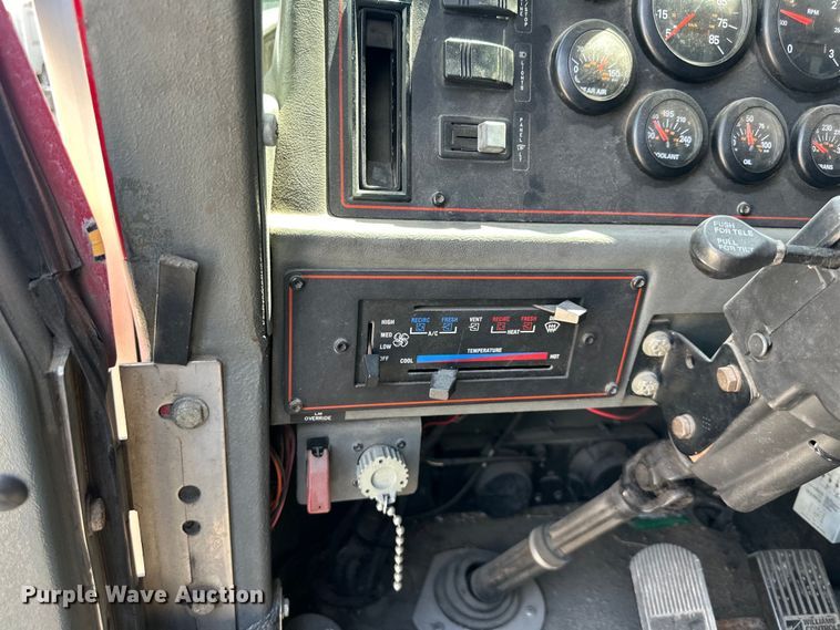 image for item NT9136 2000 E One ladder fire truck